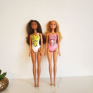 Lot of Two Barbie and Nikki Water Play Beach Doll Mattel 11.in.